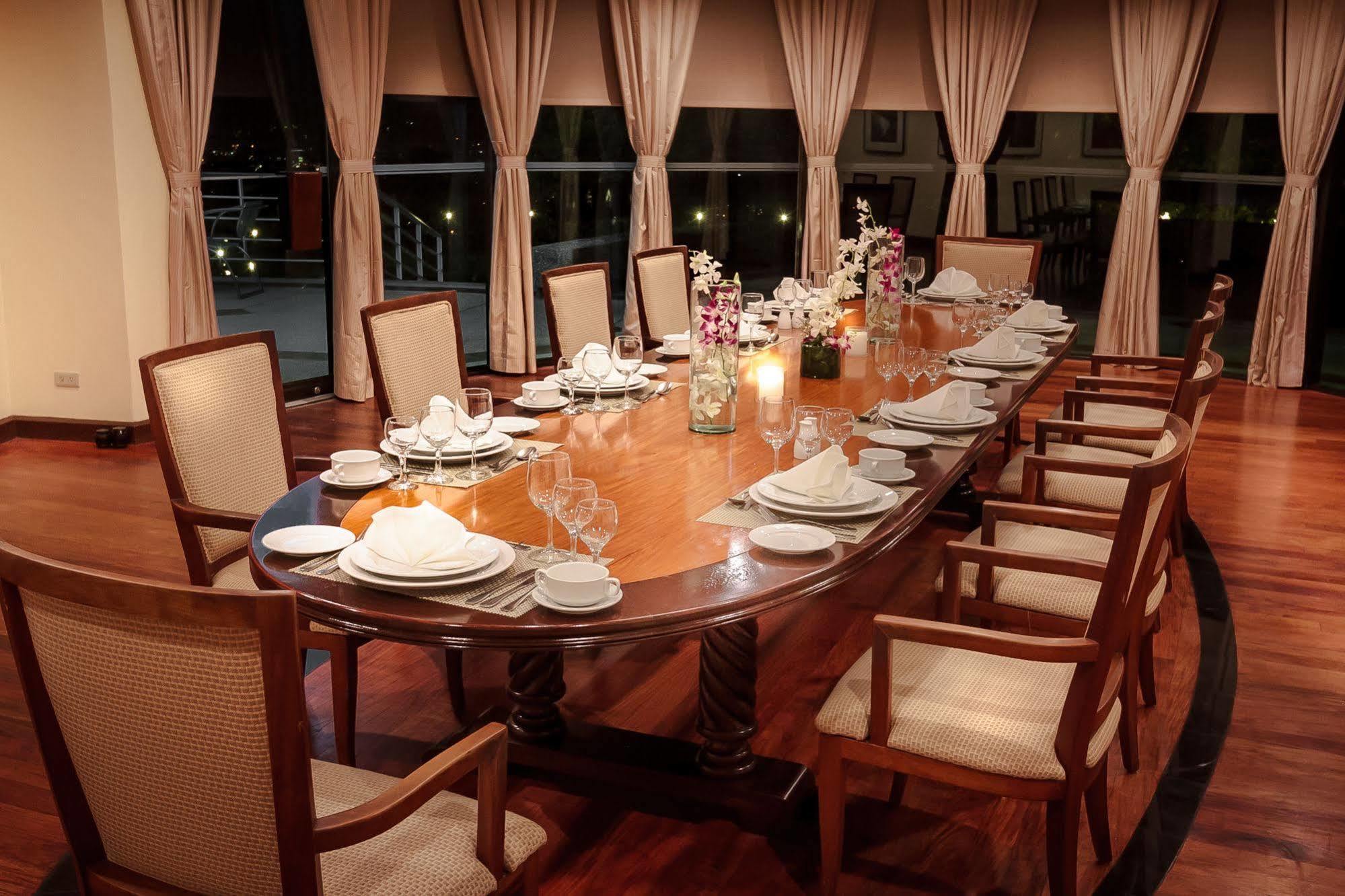 Eugenio Lopez Center Hotel Antipolo Buitenkant foto
