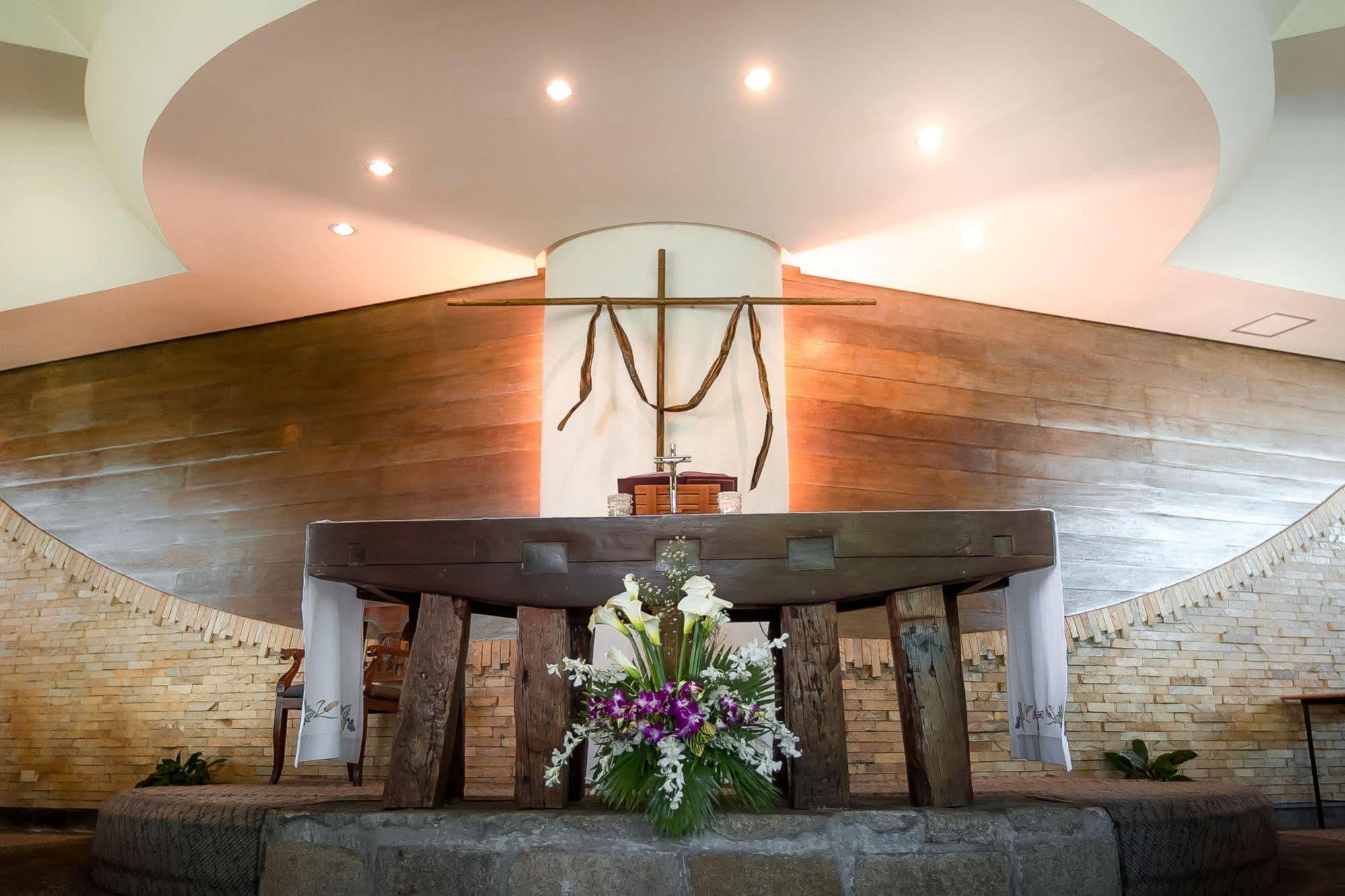 Eugenio Lopez Center Hotel Antipolo Buitenkant foto