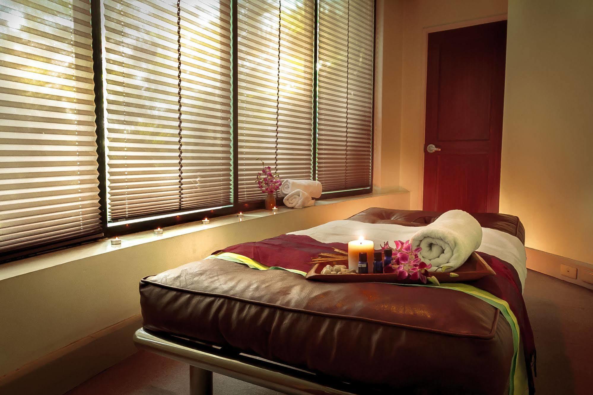 Eugenio Lopez Center Hotel Antipolo Buitenkant foto
