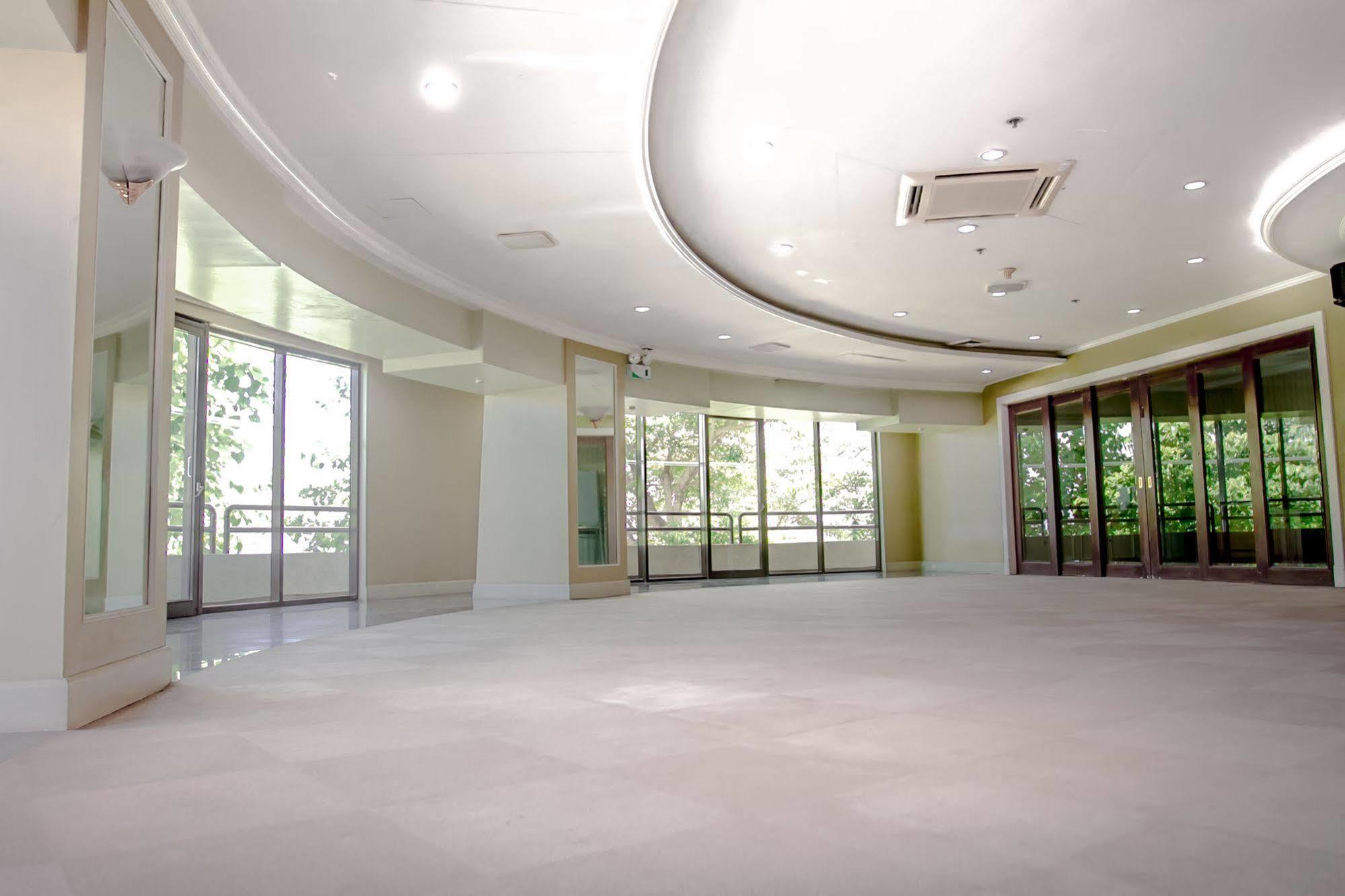 Eugenio Lopez Center Hotel Antipolo Buitenkant foto