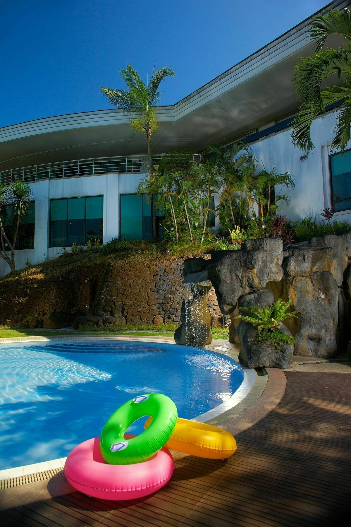 Eugenio Lopez Center Hotel Antipolo Buitenkant foto